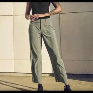 Athleta Tribeca Utility Crop Laurel Olive Pants Sz 6 Workout Activewear Leggings